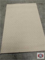 Rug off white color size 4x6ft.