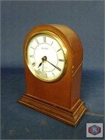 Mantel Bulova alarm clock wood case,