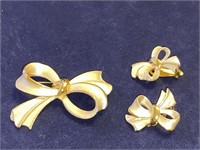 Vintage Ribbon Design Pin and Earrings Signed PEND