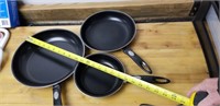 Set of non-stick pans