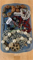 Tray lot costume jewelry, large bead necklace,
