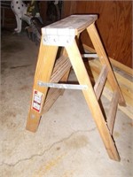 2 Tier Wooden Step Ladder