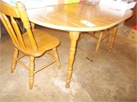 Oak Dining Table w/(4) Oak Chairs,