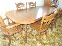 Beautiful Dining Room Table w/(6) Chairs,