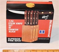 NIB STEAK KNIFE SET W/ BLOCK