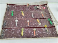 17 Vtg Fishing Lures Thin Fin Hot N' Tot in panel