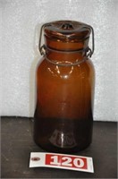 Amber 1-QT jar w/ top rim damage, mkd Putnam 187