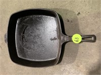 CAST IRON SQUARE SKILLET