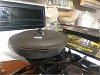 Wagner Small Logo #10 Cast Iron Skillet & Lid