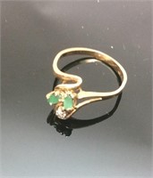 10KT GOLD & EMERALD RING SIZE 6, 1.6 GRAMS