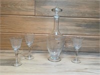 Beautiful Glass Decanter & 3 Liquor Glasses