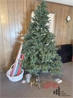 7 ‘ Pre-Lit Christmas Tree