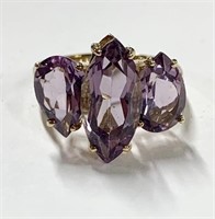 10k Ring with Amethyst Stones 3.7g TW