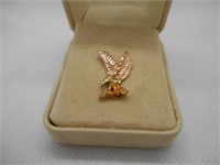 10KT GOLD EAGLE TIE TACK.  ¾ INCH LONG.  1.7 GRAM.