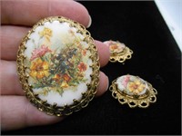 VINTAGE FLORAL CAMEO STYLE BROOCH & EARRING SET