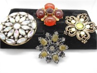 (4) VINTAGE BROOCHES