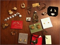 Lot of miscellaneous costume jewelry