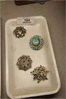ESTATE TRAY OF VARIOUS BROACHES