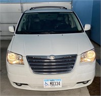 2010 Town and country Chrysler wagon touring L