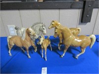5 Breyer horses