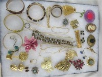 SELECTION OF COSTUME JEWELRY