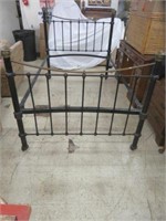 VINTAGE IRON FULL BED WITH RAILS