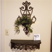 Decorative wall hanging with shelf (plastic)