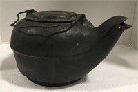 Cast iron tea kettle. Marked number 8*rust damage