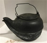 Cast iron tea kettle marked number eight*minor