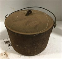 Cast iron pot *surface rust throughout “measures
