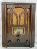 RCA Tube Radio in Wood Table Top Case
