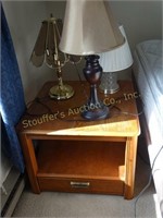 Broyhill End Table (shows wear) , 3 lamps