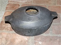 John Wright cast iron pot 10"d