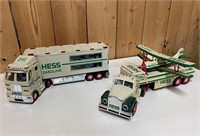 2 vieux camions Hess Gasoline Train
