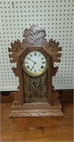 Mantle clock with key (see pictures for repair