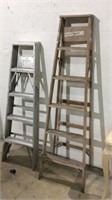 2 Folding Ladders R10A