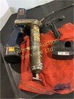 Lincoln Battery Operated Grease Gun with Charger