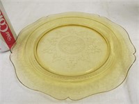 A17 Yellow pressed glass plate