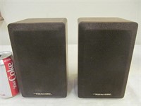 B106 2 Realistic Speakers