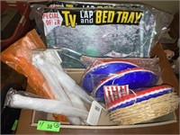 4 VINTAGE NOS TV TRAYS,  PAPER PLATE HOLDERS>>>