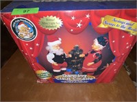 DANCING CLAUS COUPLE-BATTERY OPERATED NOT TESTED