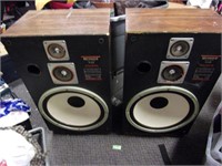 2 Fisher Speakers ST-828