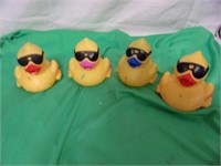 4 Rubber Ducks