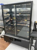 Large Pastry Case