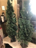 Pr. Lighted Christmas trees 4' Tall