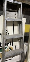 5' STEP LADDER