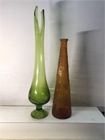 Vintage lot of decorative art glass vases