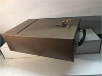 Vintage lock box fire safe with keys  Measures