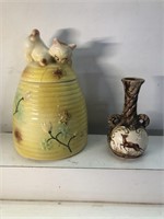 Vintage Beehive cookie jar with cat does have a
