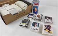 Boîte de cartes de joueurs dont Hockey & Baseball
